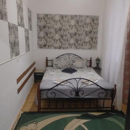 לבוב Apartment Near Rynok Square מראה חיצוני תמונה